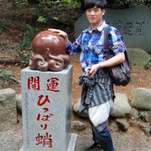 大家好，我叫吕林，现在在东京学研外语学校
